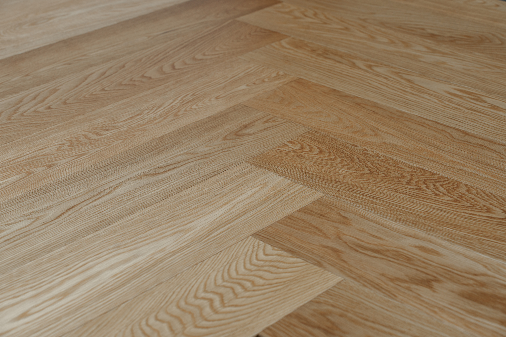 Паркетная доска AmberWood Венгерская елочка Дуб Селект бесцветный лак 915х127х14 мм (0,93 м2/упак)